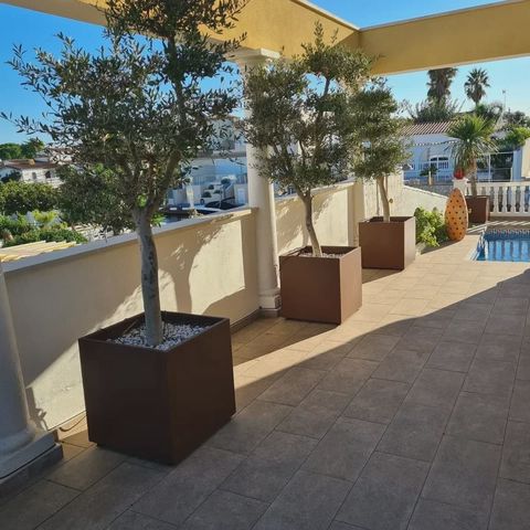 4 chambre Maison de Ville à vendre à Empuriabrava, Castelló d'Empúries avec piscine - 1 085 000 € (Ref: 10104264)