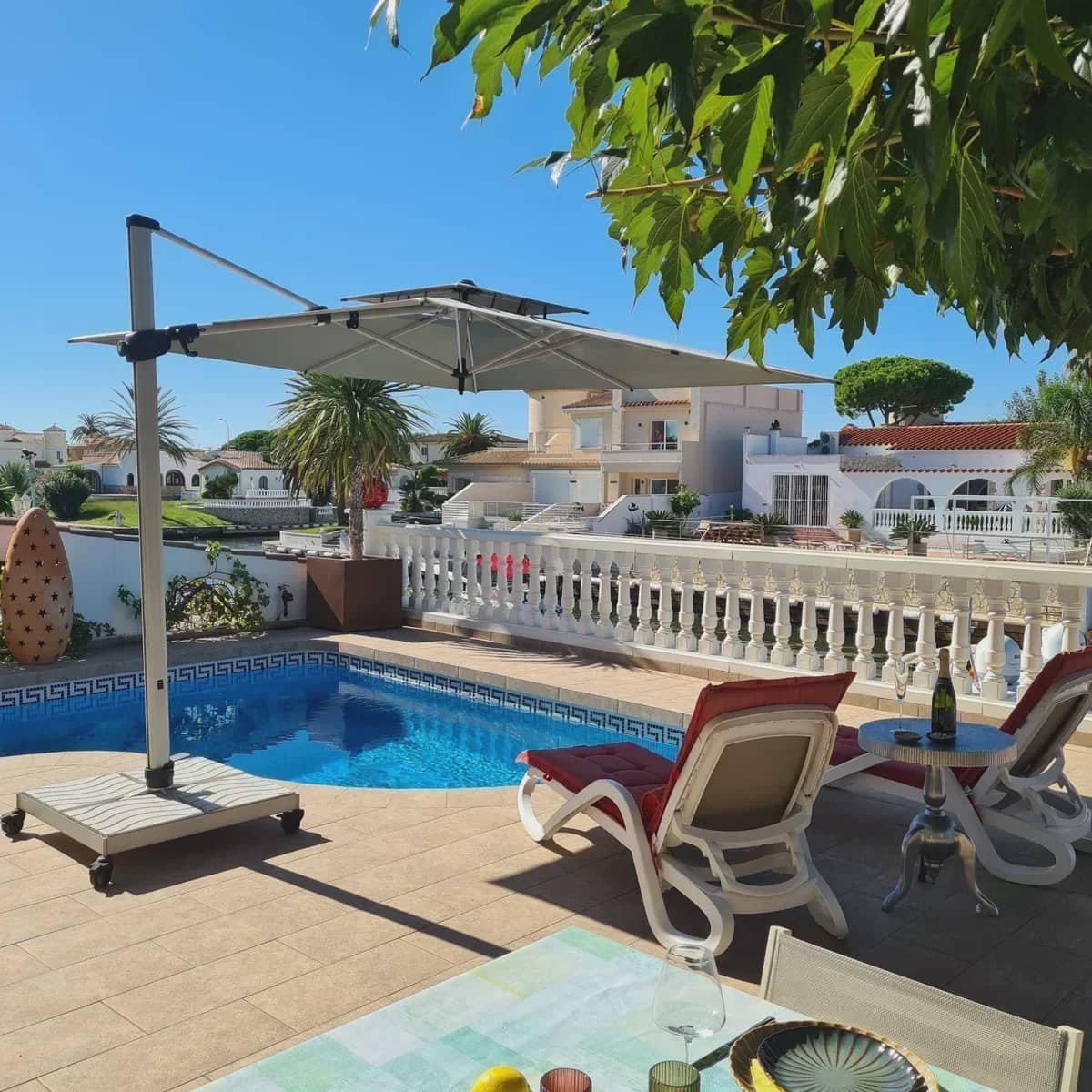 4 bedroom Townhouse for sale in Empuriabrava with pool - € 1,085,000 (Ref: 10104264)