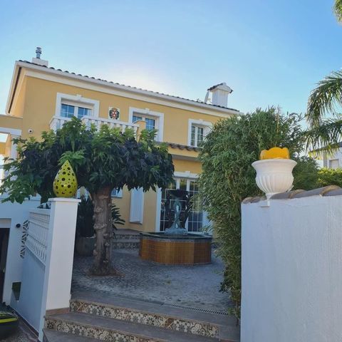 4 chambre Maison de Ville à vendre à Empuriabrava, Castelló d'Empúries avec piscine - 1 085 000 € (Ref: 10104264)