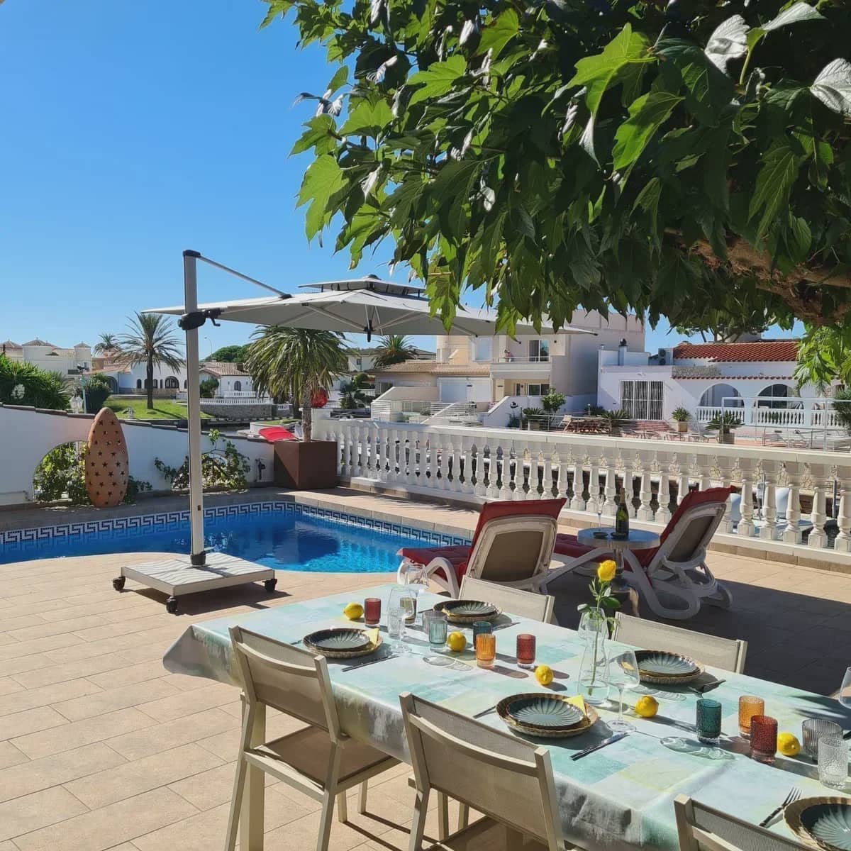 4 bedroom Townhouse for sale in Empuriabrava with pool - € 1,085,000 (Ref: 10104264)