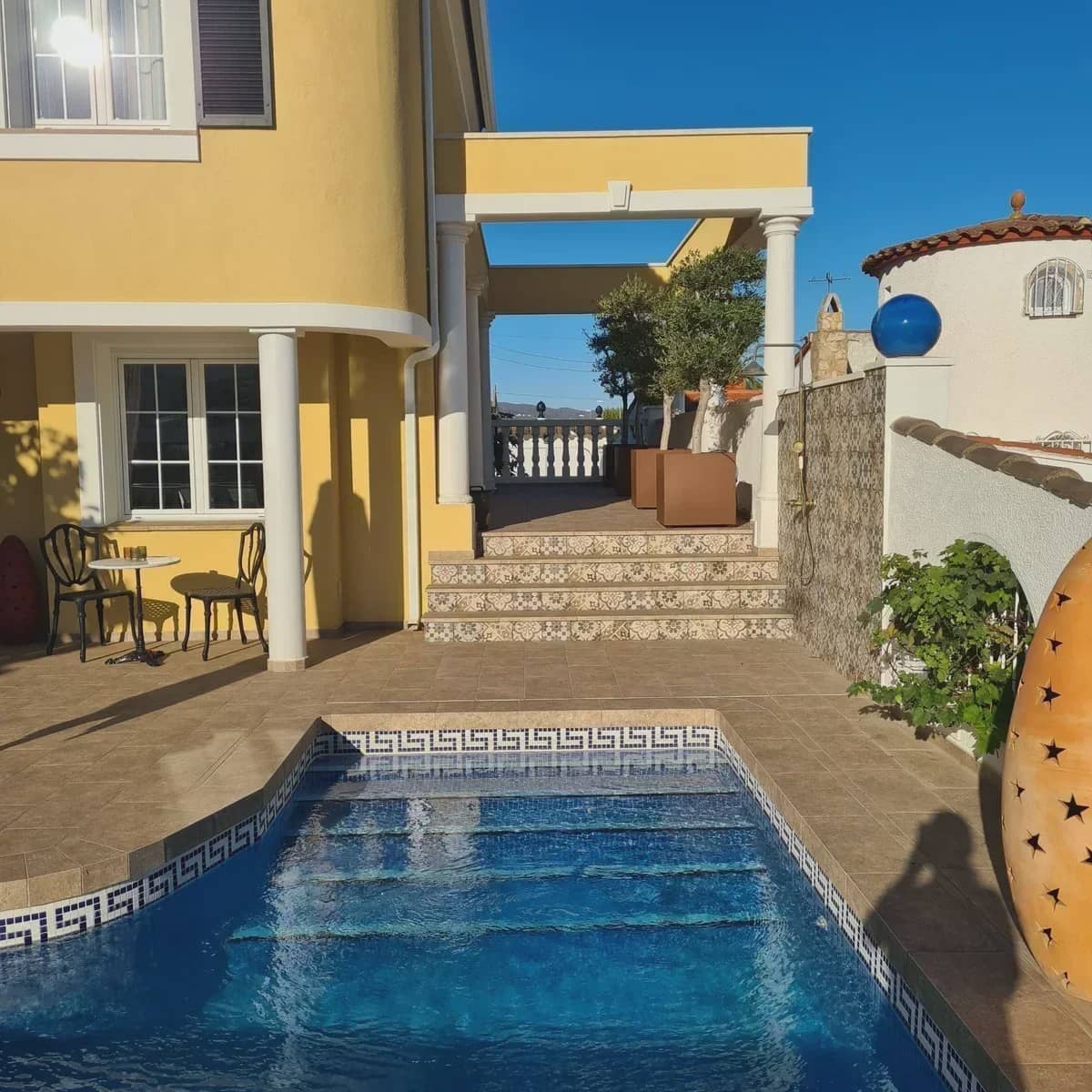 4 bedroom Townhouse for sale in Empuriabrava with pool - € 1,085,000 (Ref: 10104264)