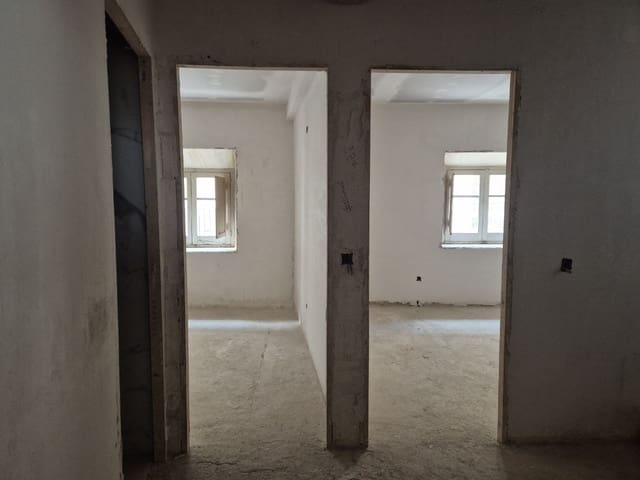 Casa de 4 habitaciones en La Cellera de Ter en venta - 215.000 € (Ref: 9645683)