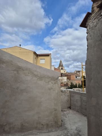 Casa de 4 habitaciones en La Cellera de Ter en venta - 215.000 € (Ref: 9645683)