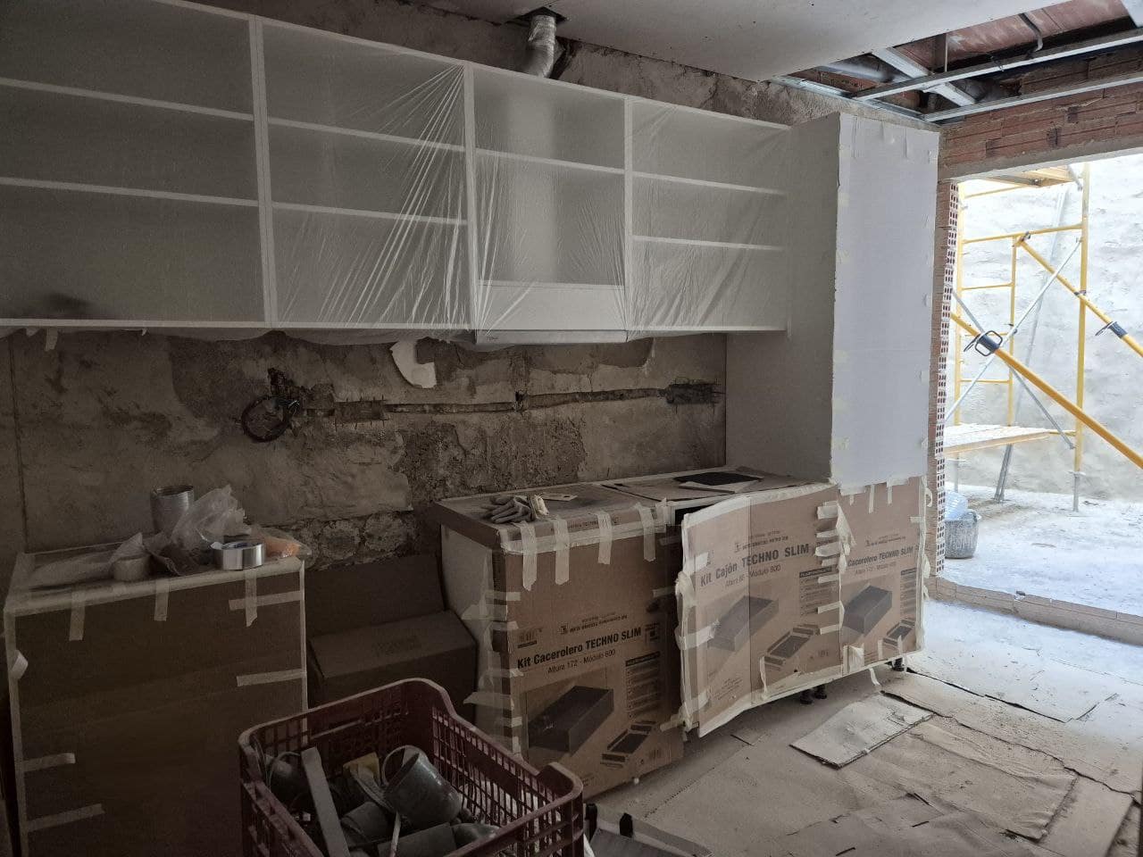 Casa de 4 habitaciones en La Cellera de Ter en venta - 215.000 € (Ref: 9645683)