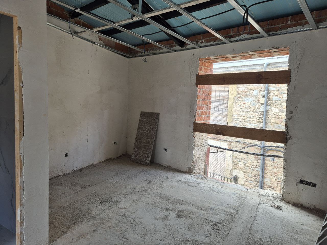 Casa de 4 habitaciones en La Cellera de Ter en venta - 215.000 € (Ref: 9645683)