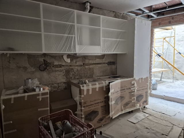 Casa de 4 habitaciones en La Cellera de Ter en venta - 215.000 € (Ref: 9645683)