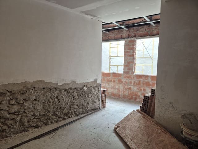 4 quarto Casa em Banda para venda em La Cellera de Ter - 215 000 € (Ref: 9645683)