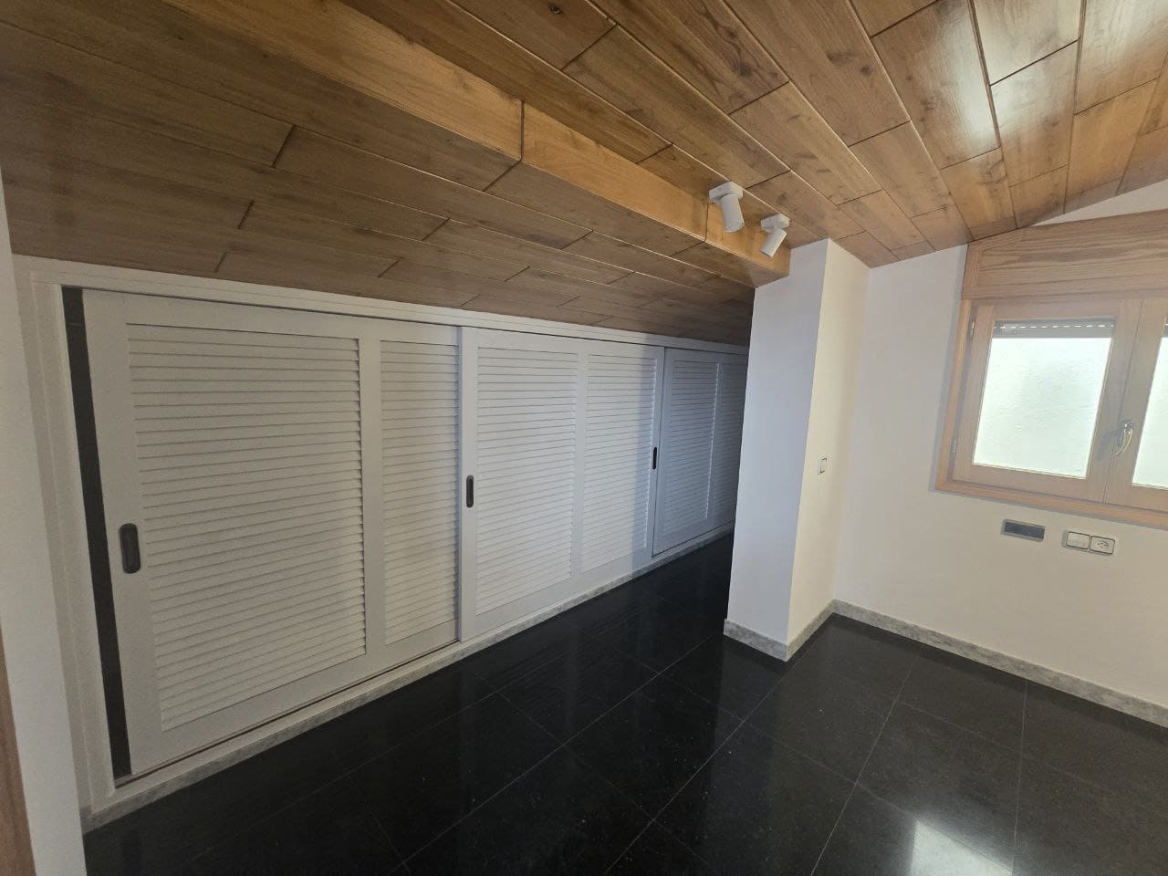 6 makuuhuone Huvila myytävänä paikassa Angles mukana 
autotalli - 420 000 € (Ref: 9645688)