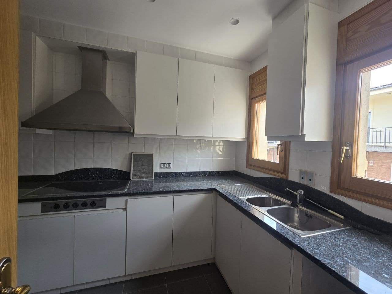 6 makuuhuone Huvila myytävänä paikassa Angles mukana 
autotalli - 420 000 € (Ref: 9645688)