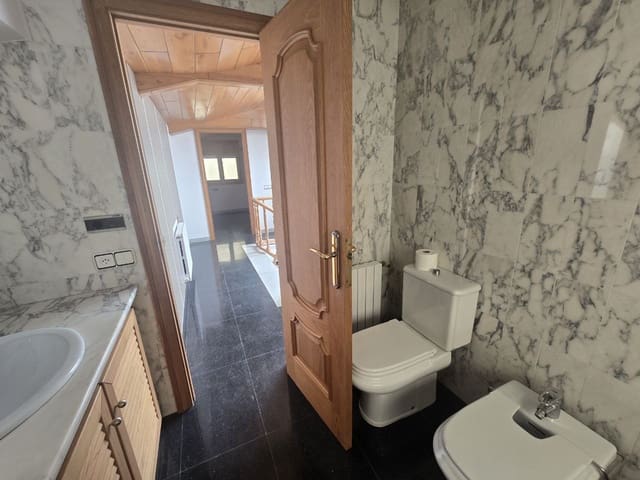 6 makuuhuone Huvila myytävänä paikassa Anglès mukana 
autotalli - 420 000 € (Ref: 9645688)