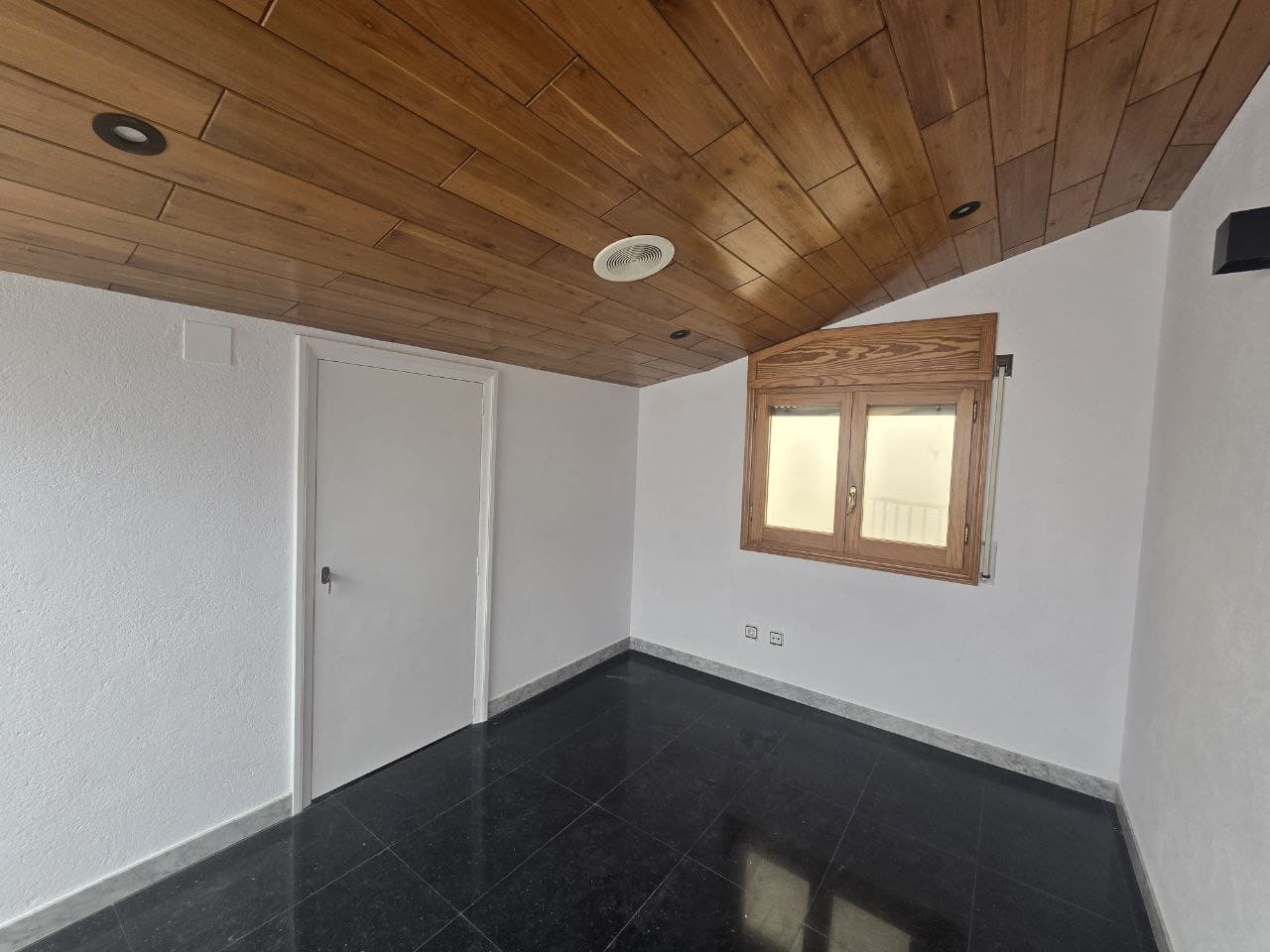 6 makuuhuone Huvila myytävänä paikassa Angles mukana 
autotalli - 420 000 € (Ref: 9645688)