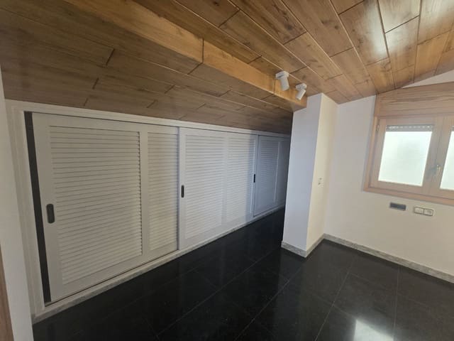 6 makuuhuone Huvila myytävänä paikassa Anglès mukana 
autotalli - 420 000 € (Ref: 9645688)