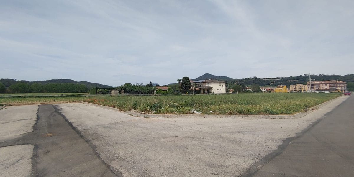 Mark till salu i Bescano - 195 000 € (Ref: 9645690)