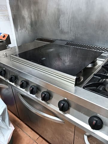 Commercieel te koop in L'Escala - € 350.000 (Ref: 9645692)