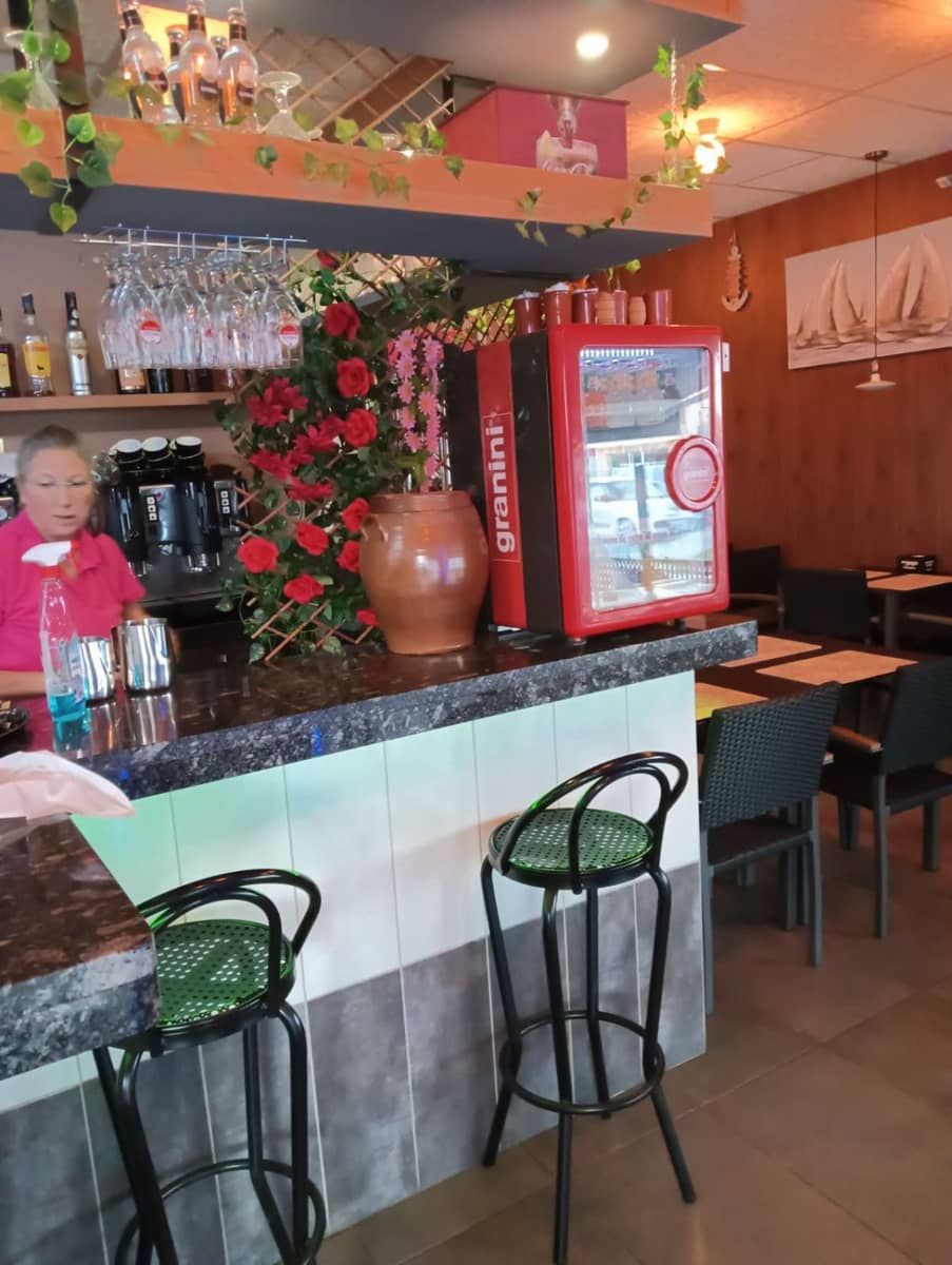 Commercial for sale in L'Escala - € 350,000 (Ref: 9645692)