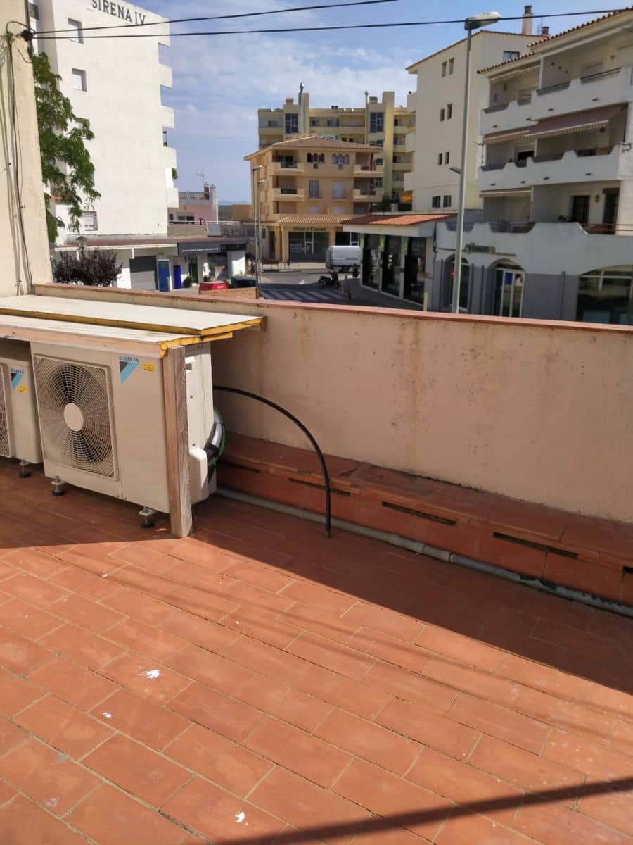 Commercial for sale in L'Escala - € 350,000 (Ref: 9645692)