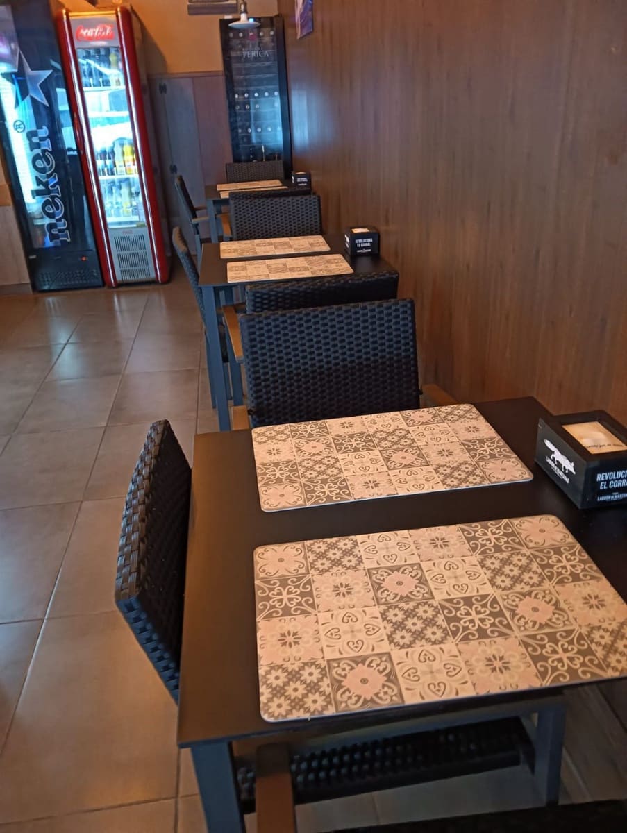 Commercial for sale in L'Escala - € 350,000 (Ref: 9645692)