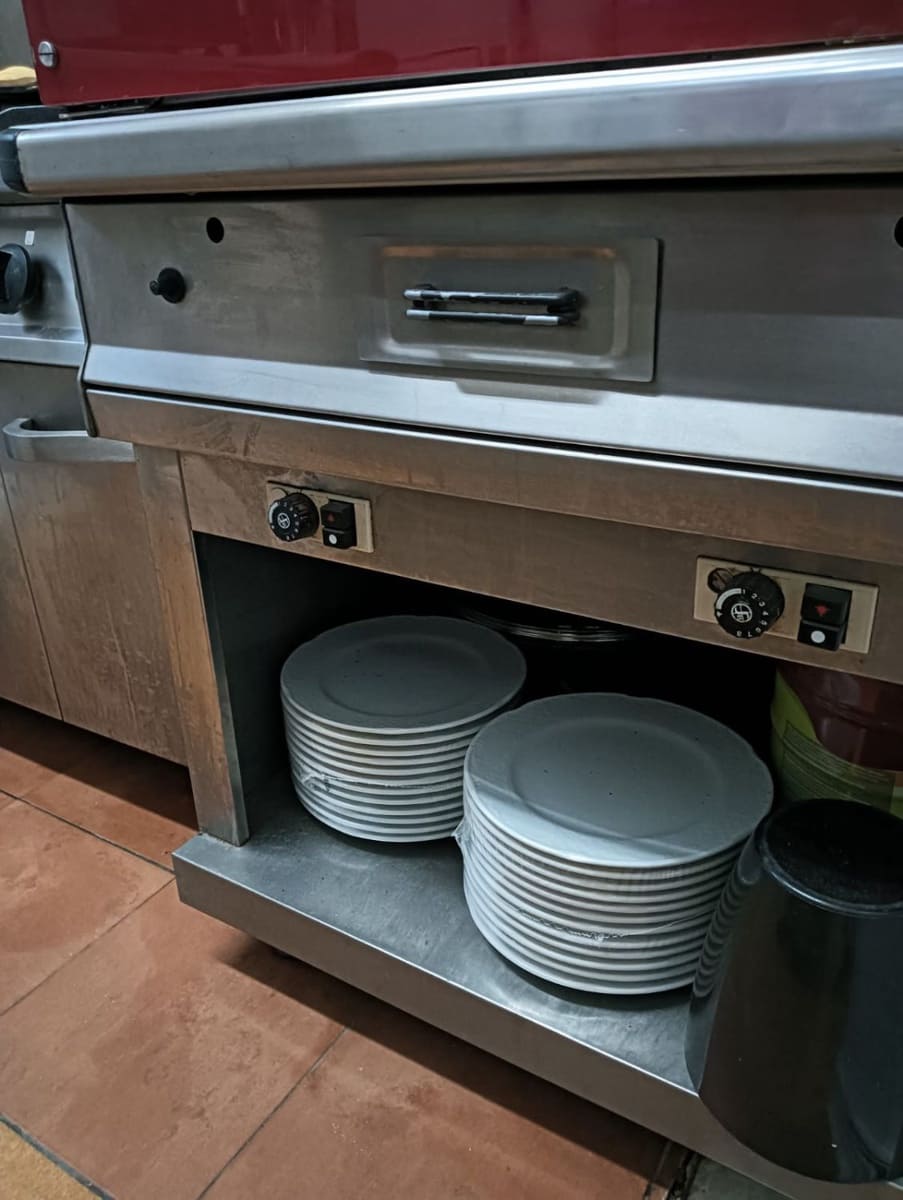 Commercial for sale in L'Escala - € 350,000 (Ref: 9645692)