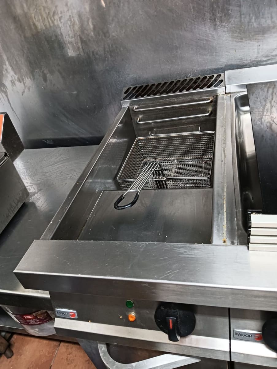 Commercieel te koop in L'Escala - € 350.000 (Ref: 9645692)