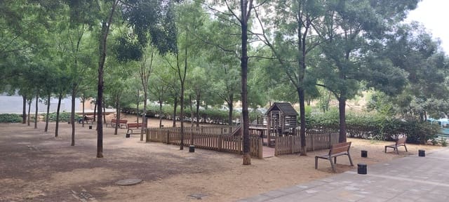 Comercial para venda em Girona cidade - 120 000 € (Ref: 9645693)