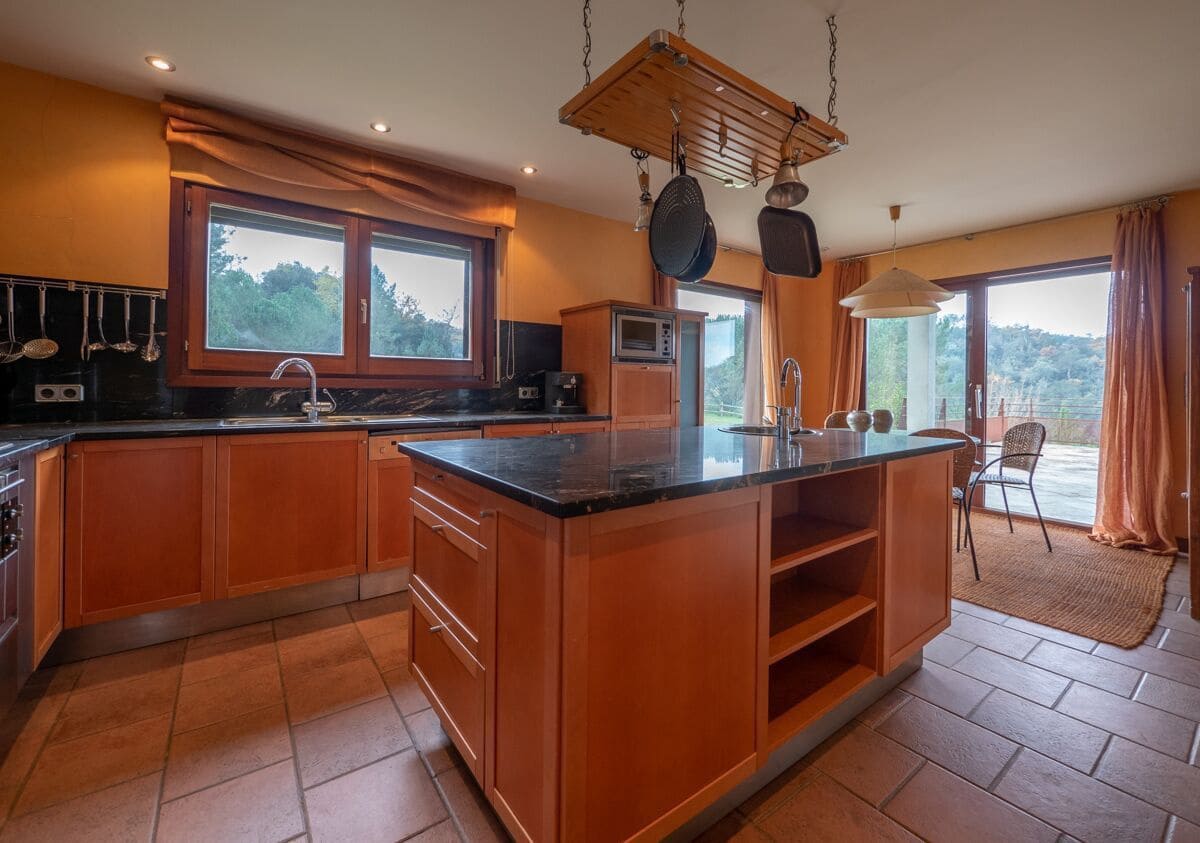 4 Zimmer Villa zu verkaufen in Bescano mit Garage - 1.090.000 € (Ref: 9645695)