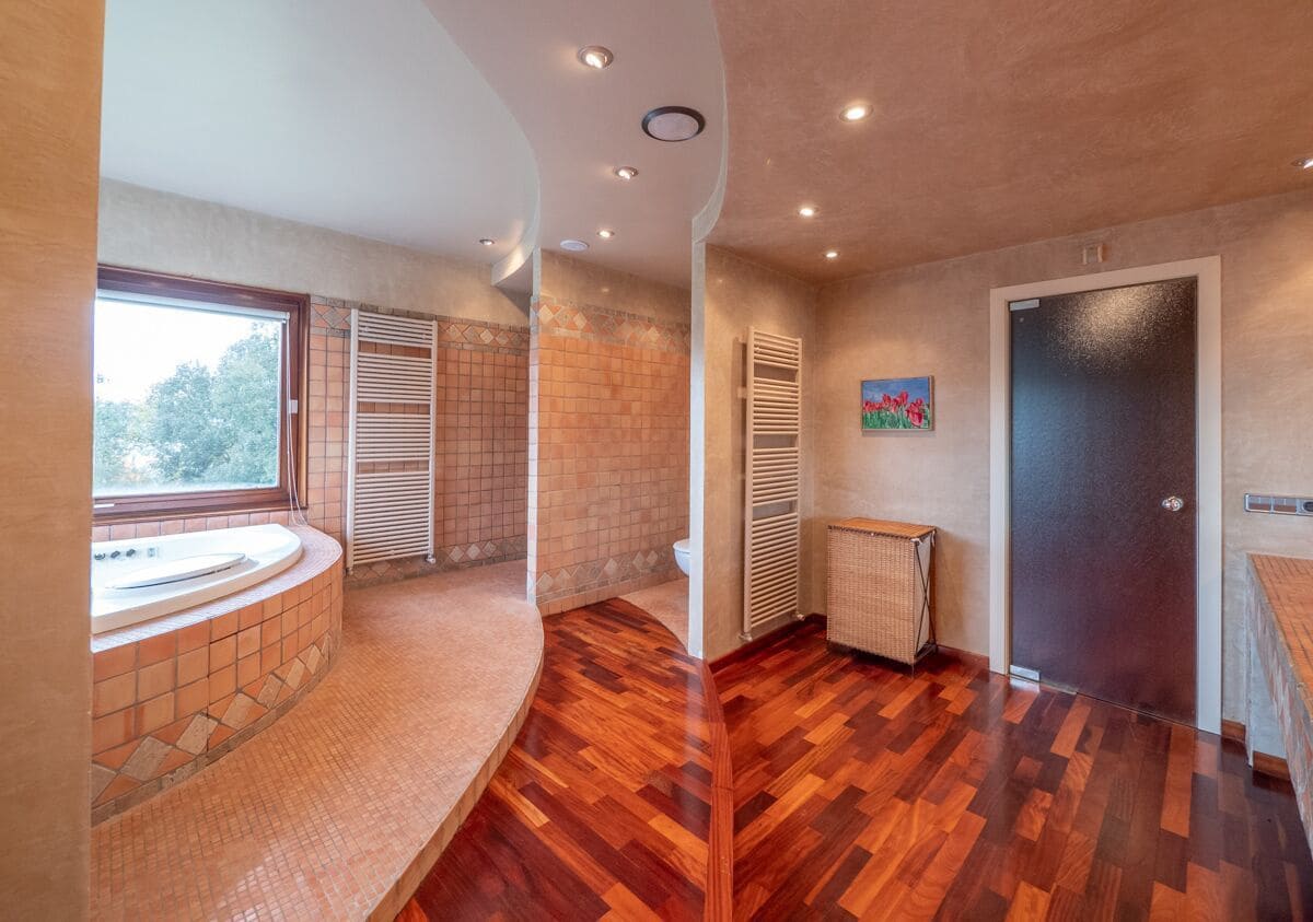 4 Zimmer Villa zu verkaufen in Bescano mit Garage - 1.090.000 € (Ref: 9645695)