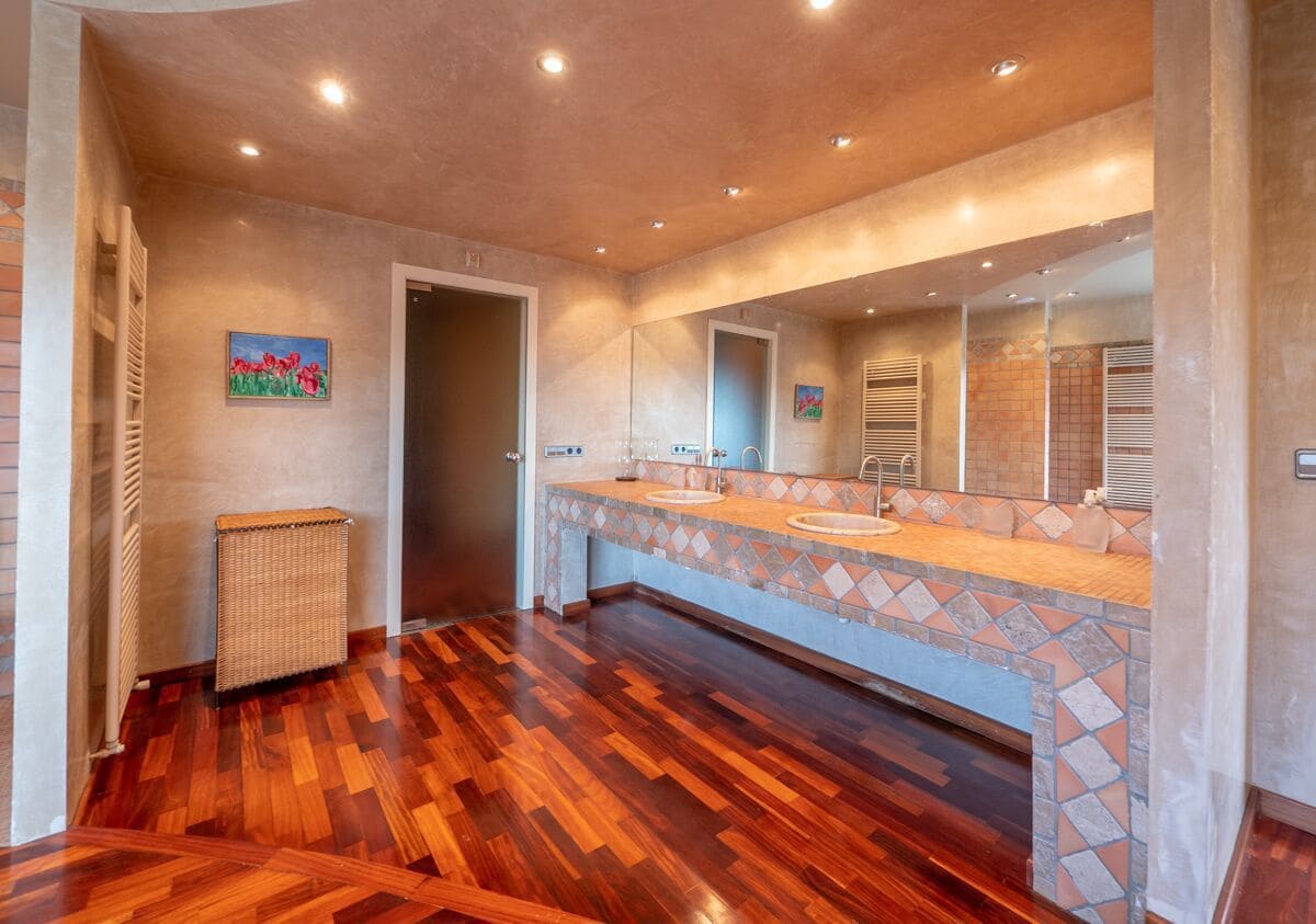 4 Zimmer Villa zu verkaufen in Bescano mit Garage - 1.090.000 € (Ref: 9645695)