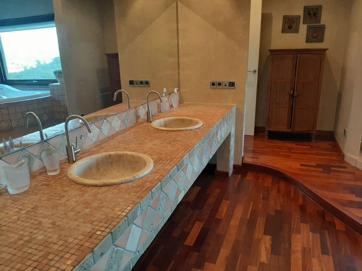 4 Zimmer Villa zu verkaufen in Bescano mit Garage - 1.090.000 € (Ref: 9645695)