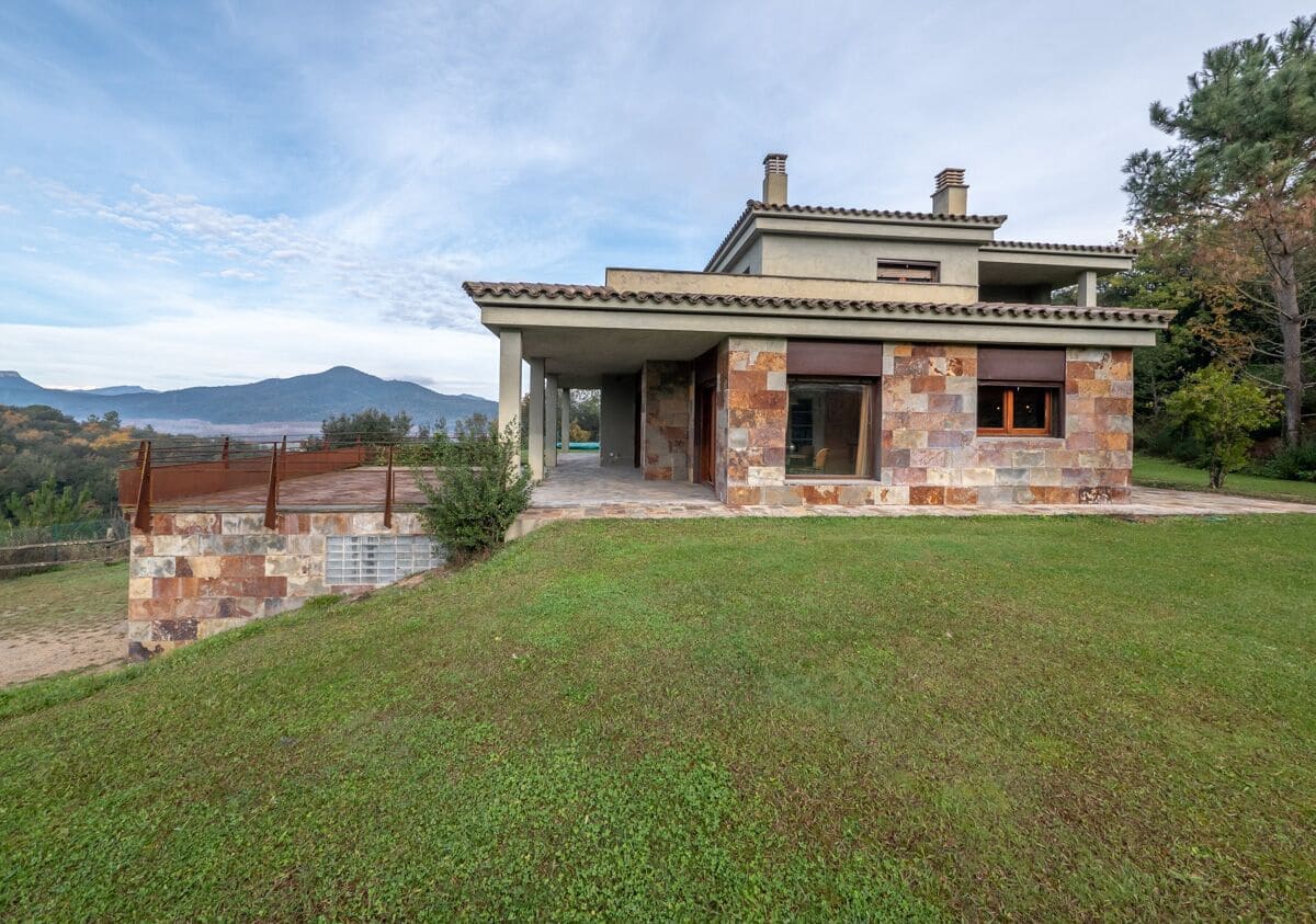 4 Zimmer Villa zu verkaufen in Bescano mit Garage - 1.090.000 € (Ref: 9645695)