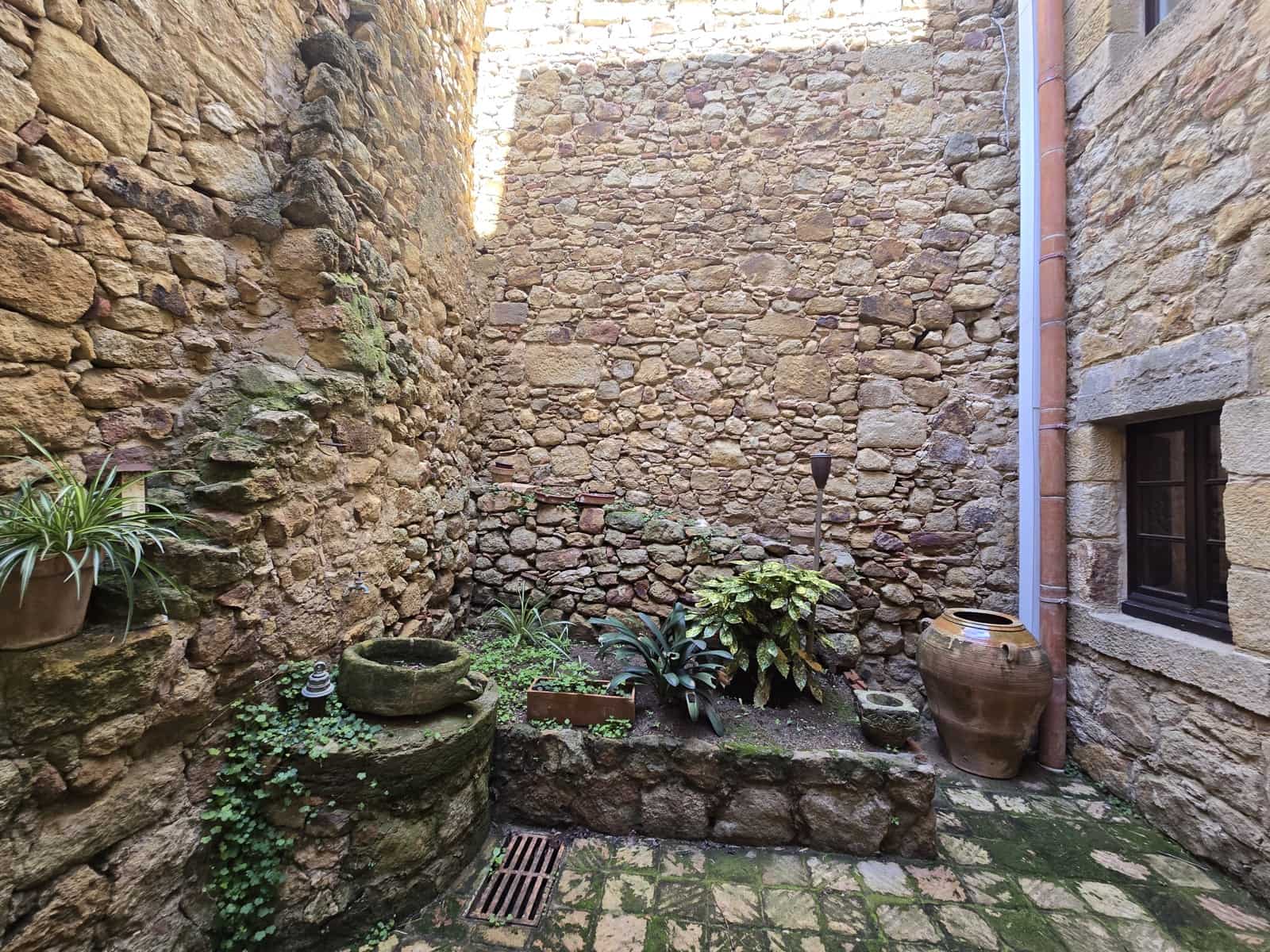 3 bedroom Finca/Country House for sale in Pals with garage - € 525,000 (Ref: 9645698)