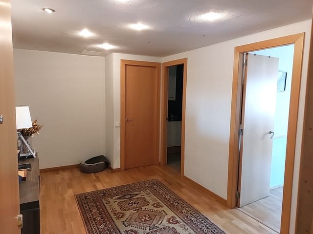 4 soveværelse Lejlighed til leje i Girona by med swimmingpool - € 1.950 (Ref: 9645700)