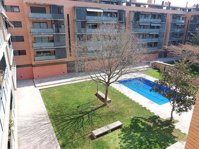 4 soveværelse Lejlighed til leje i Girona by med swimmingpool - € 1.950 (Ref: 9645700)