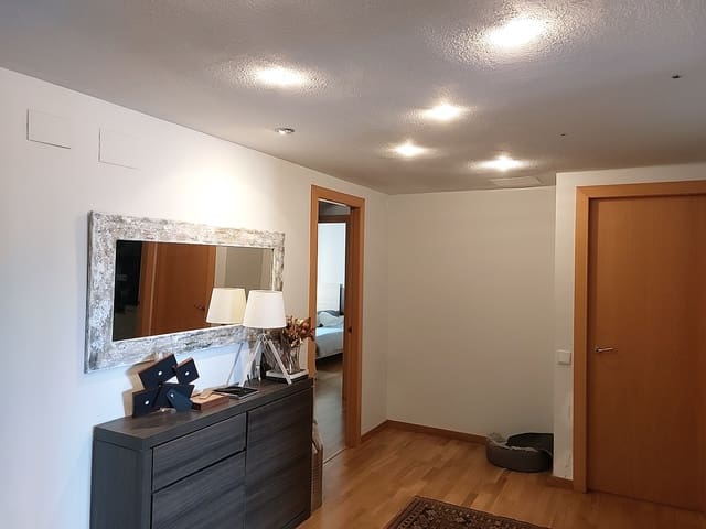 4 makuuhuone Asunto vuokrattavana paikassa Girona kaupunki mukana uima-altaan - 1 950 € (Ref: 9645700)