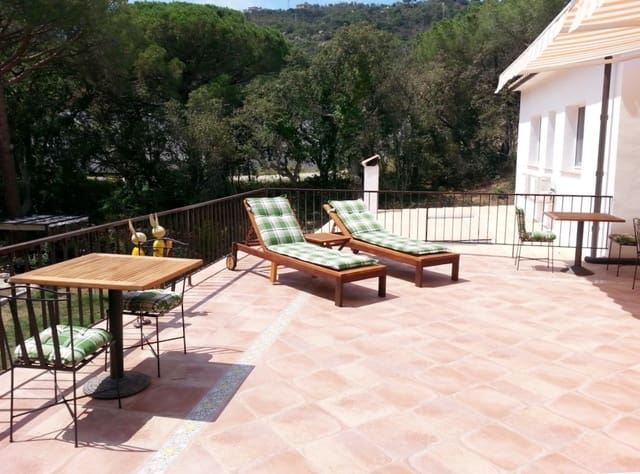 Huvila myytävänä paikassa Platja d'Aro, Castell-Platja d'Aro mukana 
autotalli - 1 500 000 € (Ref: 9651679)