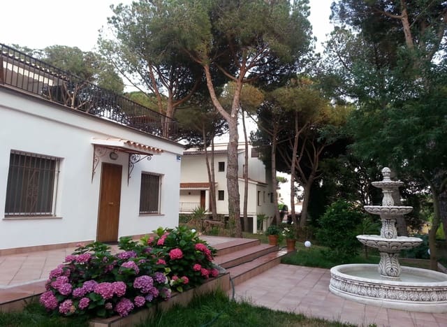 Huvila myytävänä paikassa Platja d'Aro, Castell-Platja d'Aro mukana 
autotalli - 1 500 000 € (Ref: 9651679)