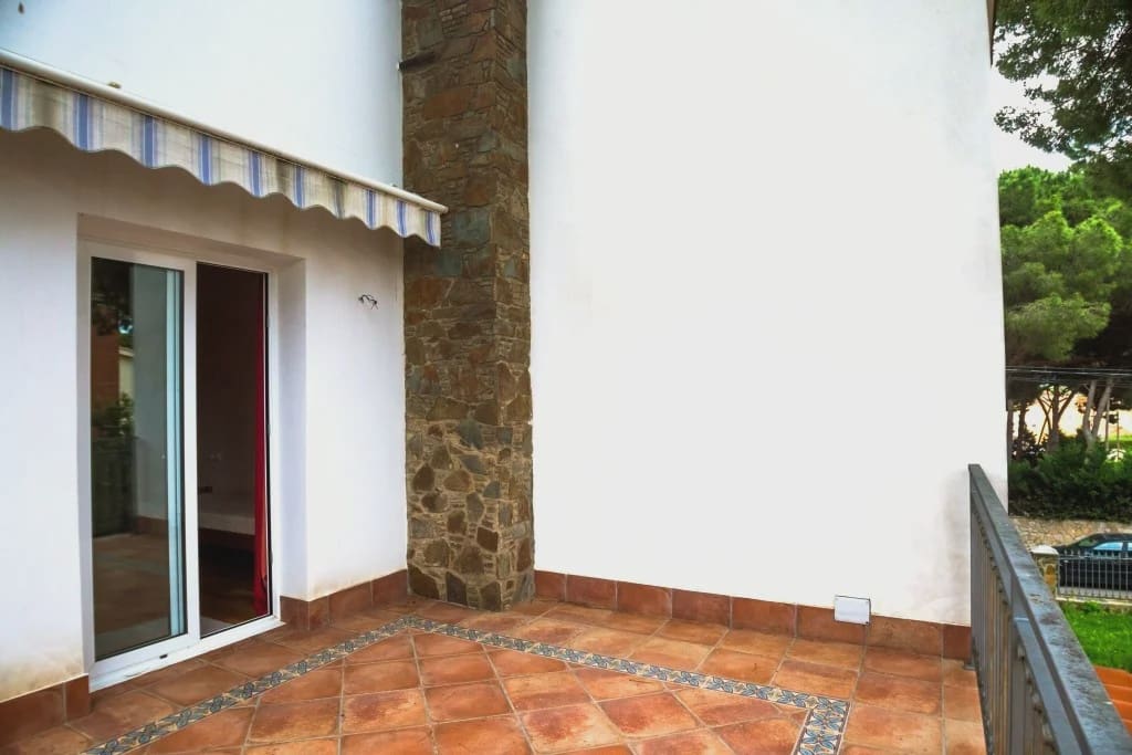 5 bedroom Villa for sale in Platja d'Aro with garage - € 1,200,000 (Ref: 9666002)