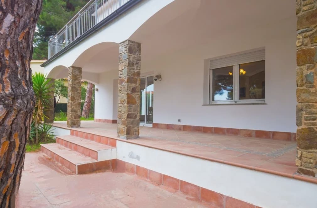 5 bedroom Villa for sale in Platja d'Aro with garage - € 1,200,000 (Ref: 9666002)