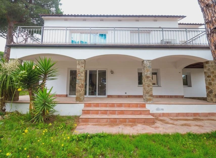 5 bedroom Villa for sale in Platja d'Aro with garage - € 1,200,000 (Ref: 9666002)