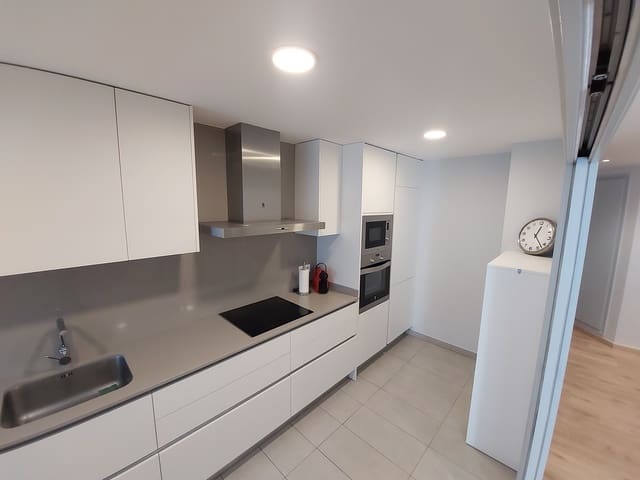 3 slaapkamer Flat te huur in Gerona stad met garage - € 1.380 (Ref: 9679172)