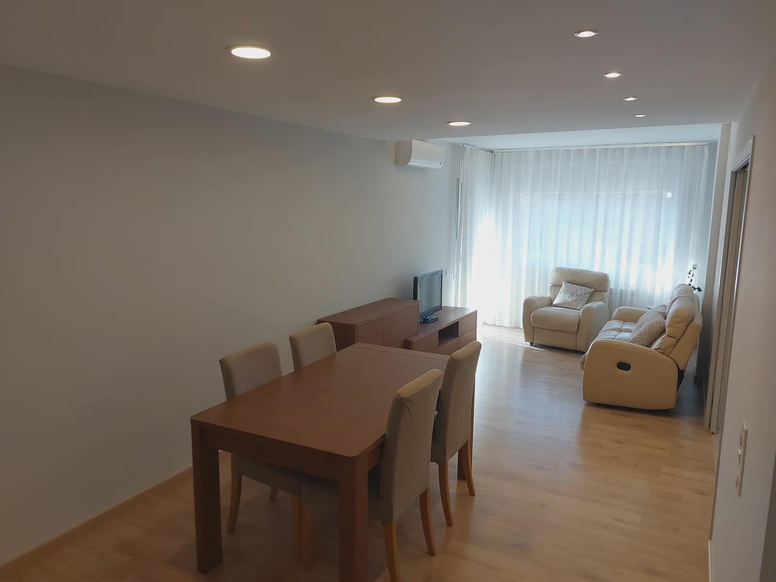 3 bedroom Flat for rent in Girona city with garage - € 951 (Ref: 9679172)