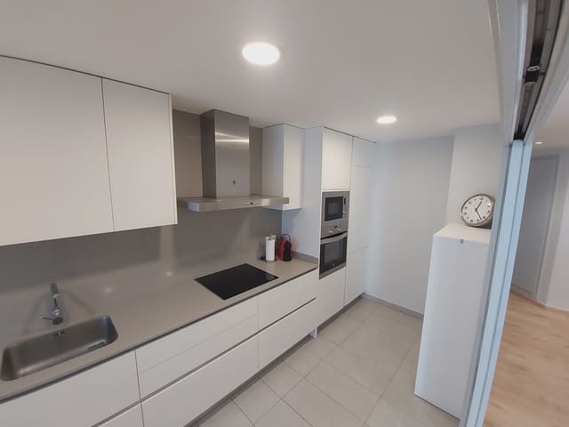 Appartement de 3 chambres à louer à Gérone ville avec garage - 951 € (Ref: 9679172)