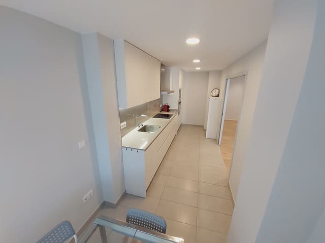 Appartement de 3 chambres à louer à Gérone ville avec garage - 951 € (Ref: 9679172)