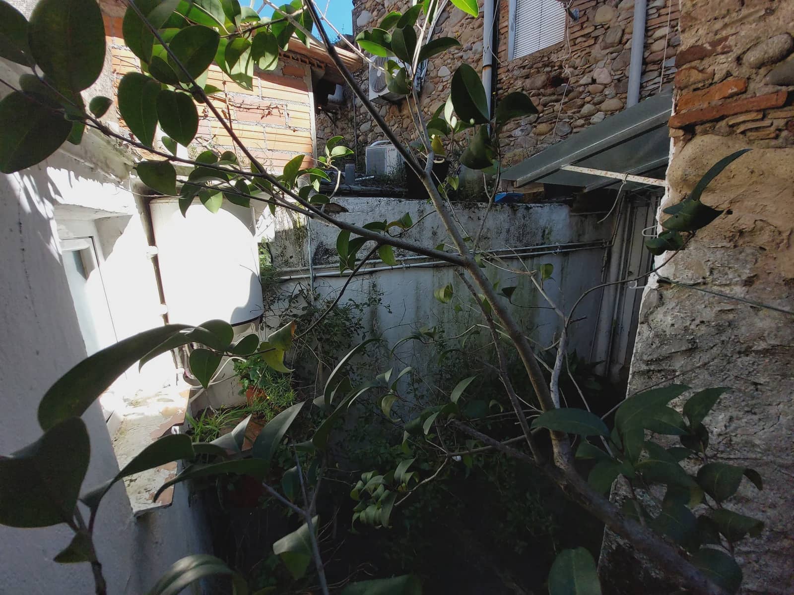 4 bedroom Townhouse for sale in Salt with garage - € 149,000 (Ref: 9690095)