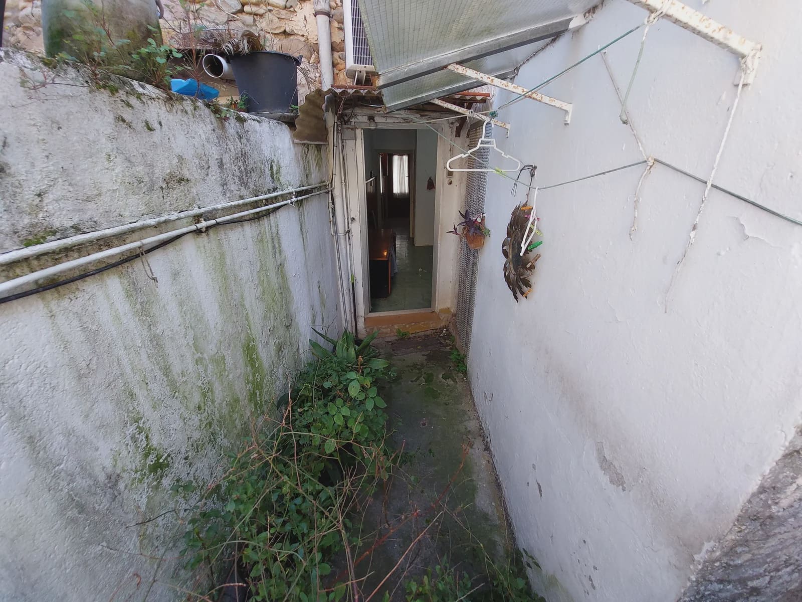 4 bedroom Townhouse for sale in Salt with garage - € 149,000 (Ref: 9690095)