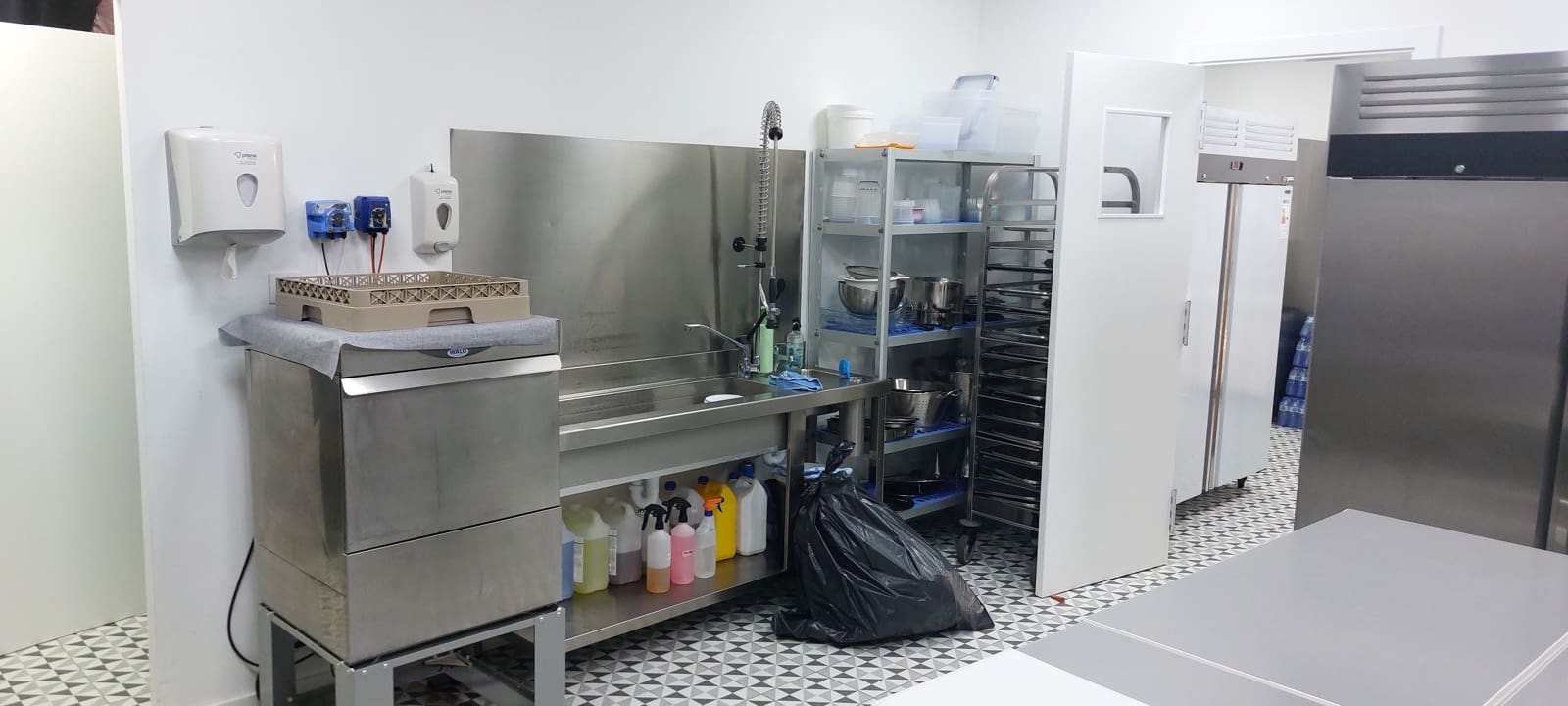 Commercial for sale in Girona city - € 140,000 (Ref: 9758560)