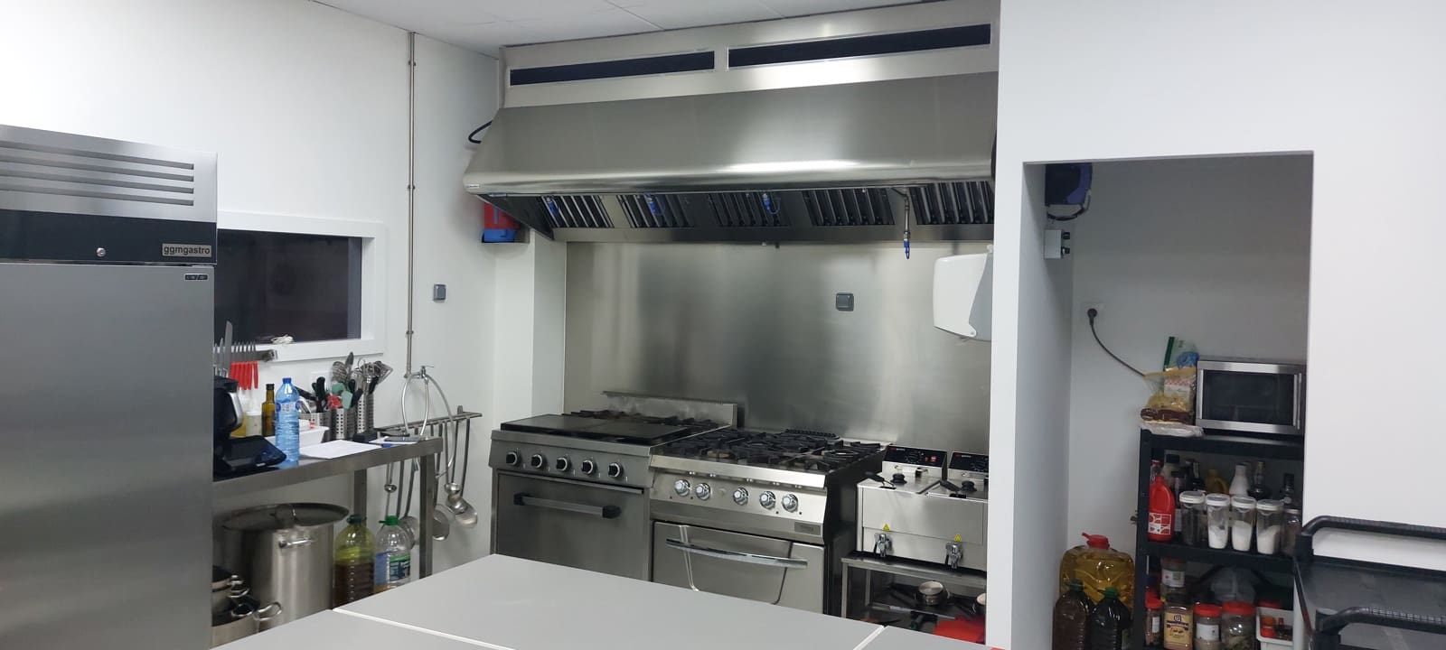 Commercial for sale in Girona city - € 140,000 (Ref: 9758560)