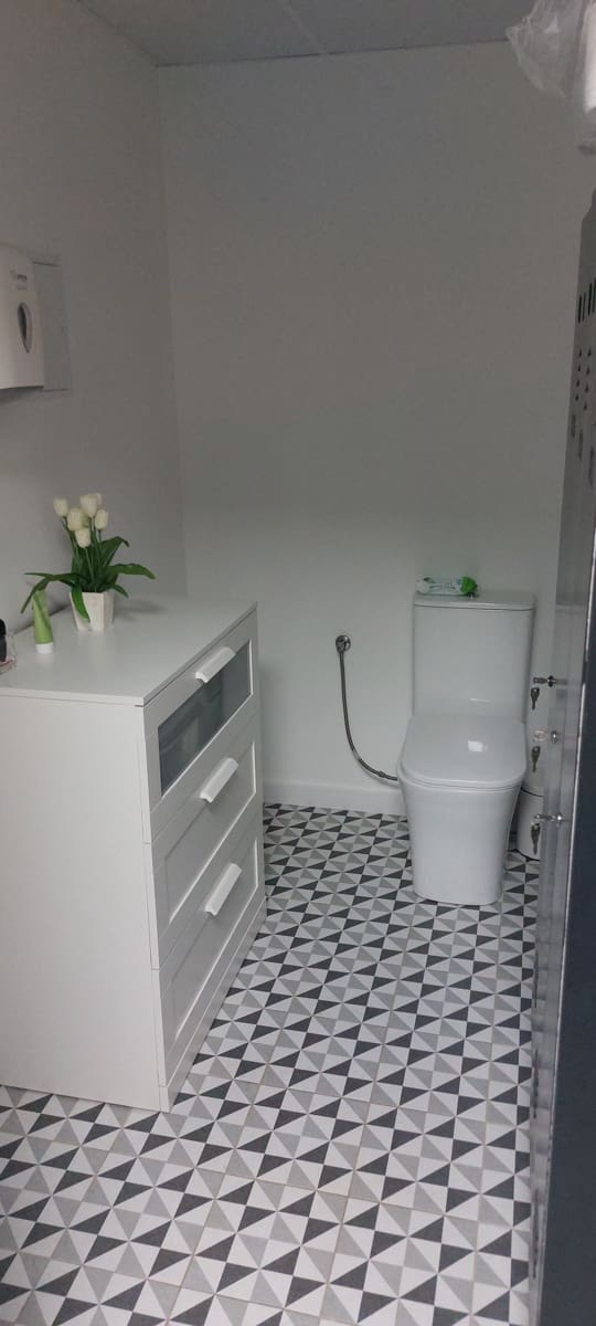 Commercial for sale in Girona city - € 140,000 (Ref: 9758560)