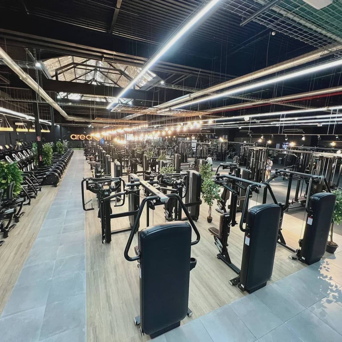 Commercial for sale in Terrassa - € 3,400,000 (Ref: 9866647)