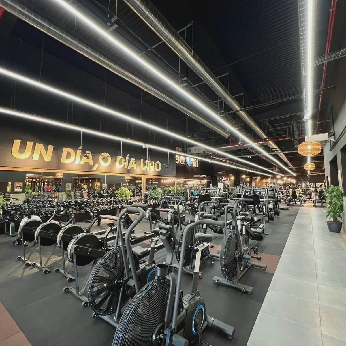 Commercial for sale in Terrassa - € 3,400,000 (Ref: 9866647)