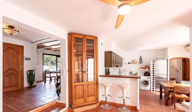 3 quarto Moradia em Banda para venda em La Siesta, Santa Eulalia / Santa Eularia com piscina - 750 000 € (Ref: 10135210)